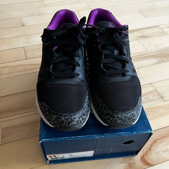 The Black and Purple Reebok Ventilator OG Crackle - Picture 3 of 6